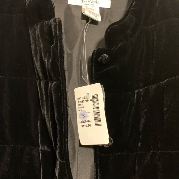 Black velvet like light coat size L Off Fifth NWT - Picture 4 of 5